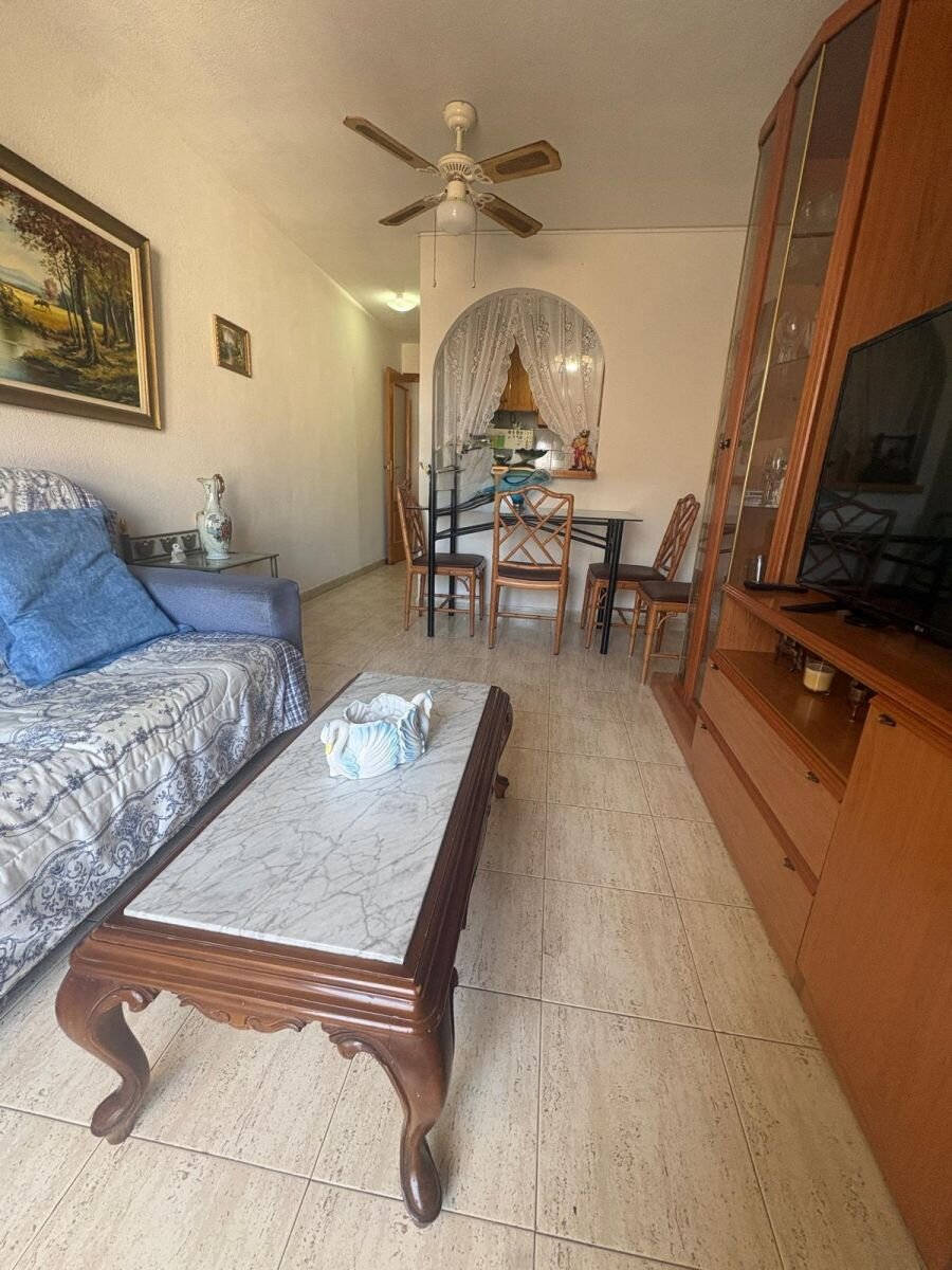 2-Bedroom Apartment in Paseo Maritimo, Torrevieja - Image 10