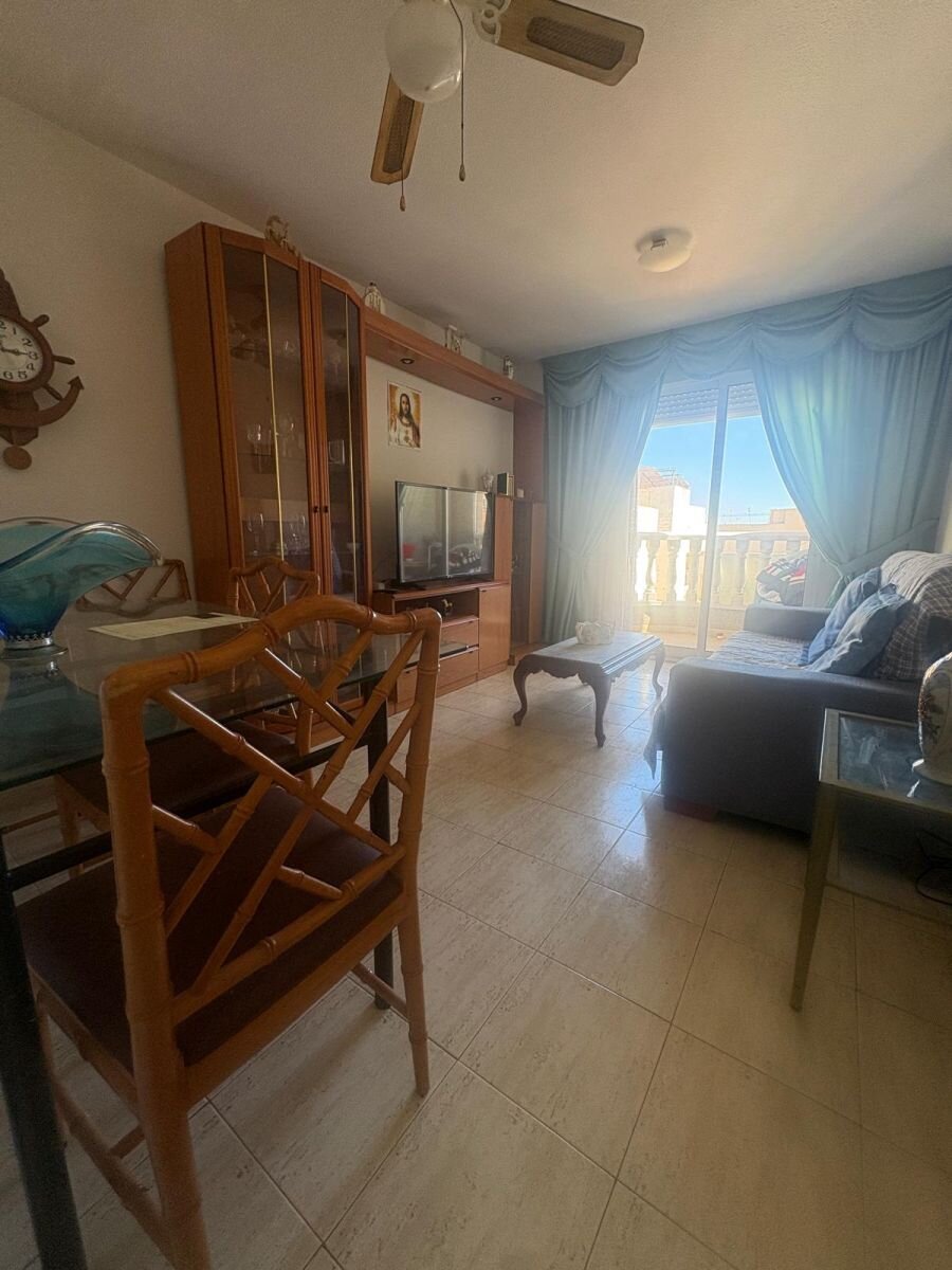 2-Bedroom Apartment in Paseo Maritimo, Torrevieja - Image 11