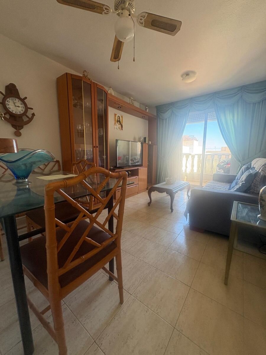 2-Bedroom Apartment in Paseo Maritimo, Torrevieja - Image 13