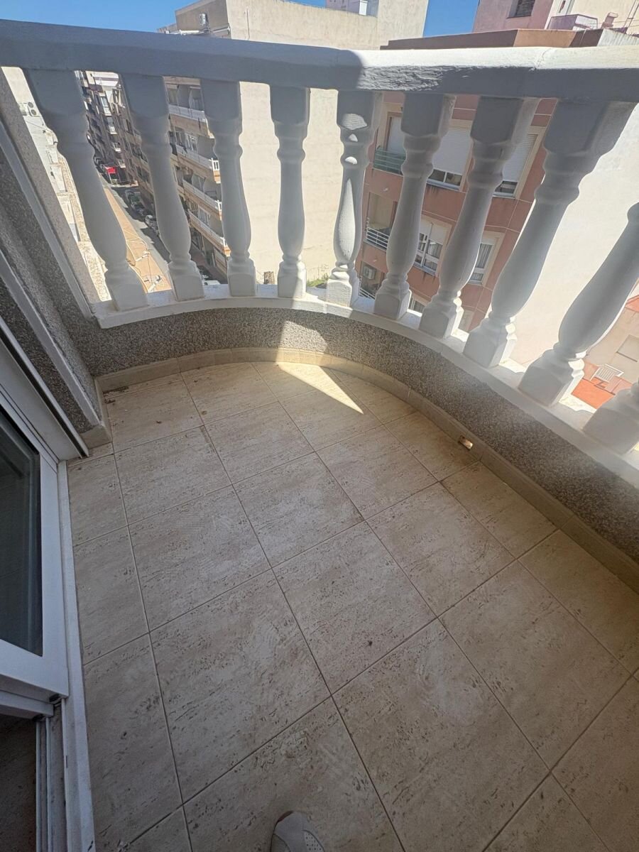 2-Bedroom Apartment in Paseo Maritimo, Torrevieja - Image 18