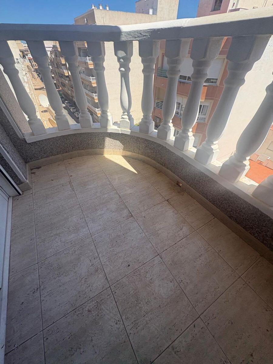 2-Bedroom Apartment in Paseo Maritimo, Torrevieja - Image 20