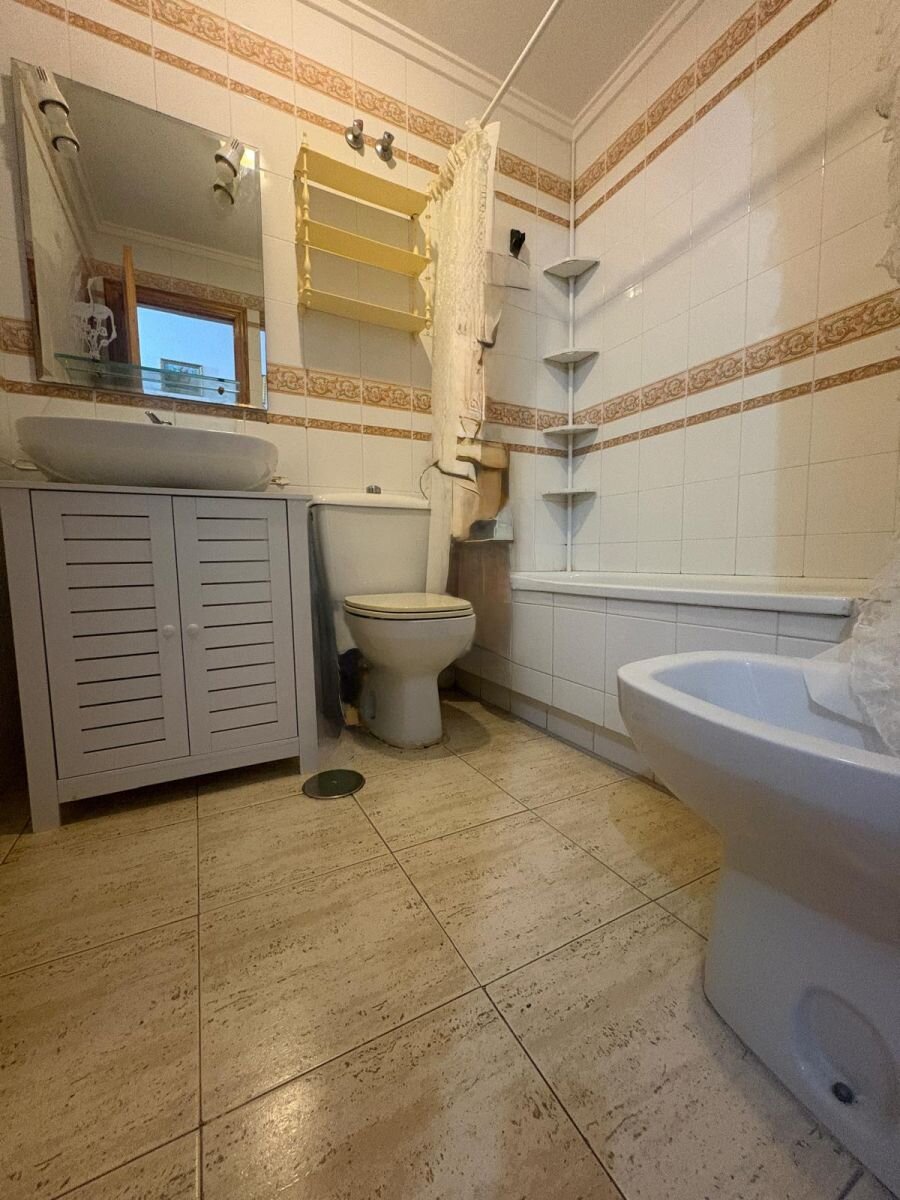 2-Bedroom Apartment in Paseo Maritimo, Torrevieja - Image 25