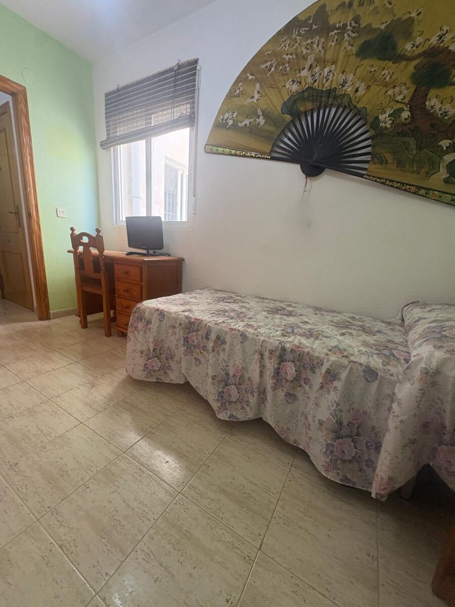2-Bedroom Apartment in Paseo Maritimo, Torrevieja - Image 29