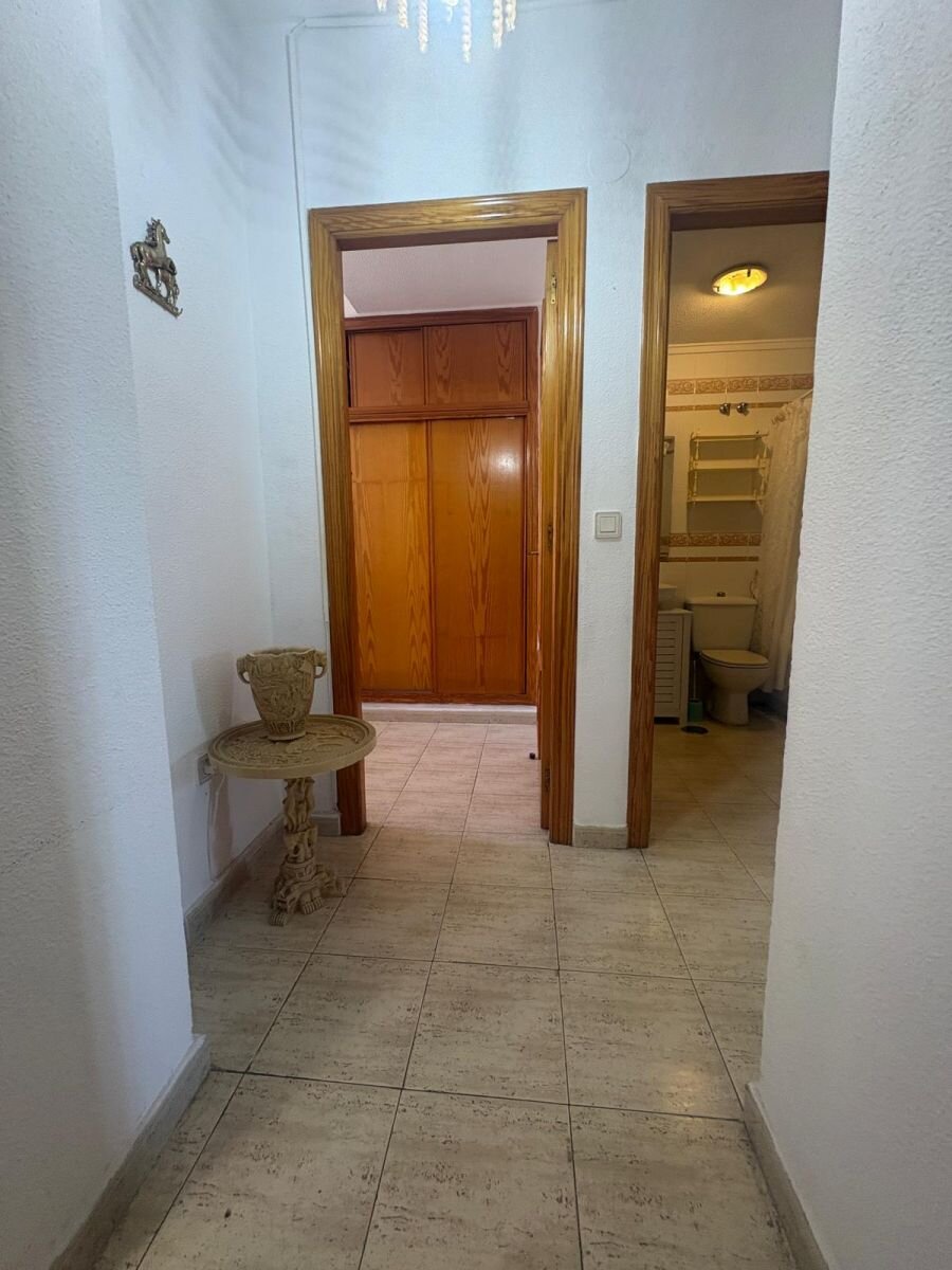 2-Bedroom Apartment in Paseo Maritimo, Torrevieja - Image 31