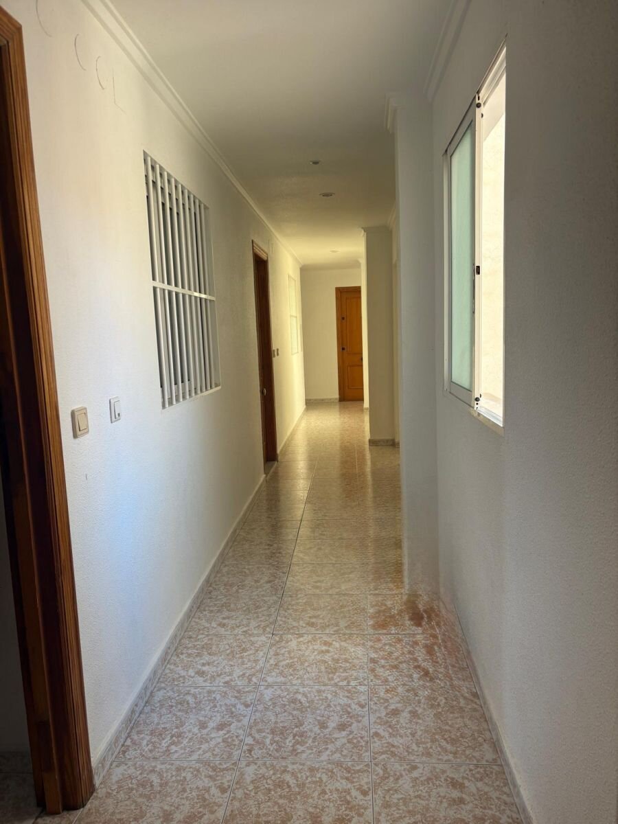 2-Bedroom Apartment in Paseo Maritimo, Torrevieja - Image 32