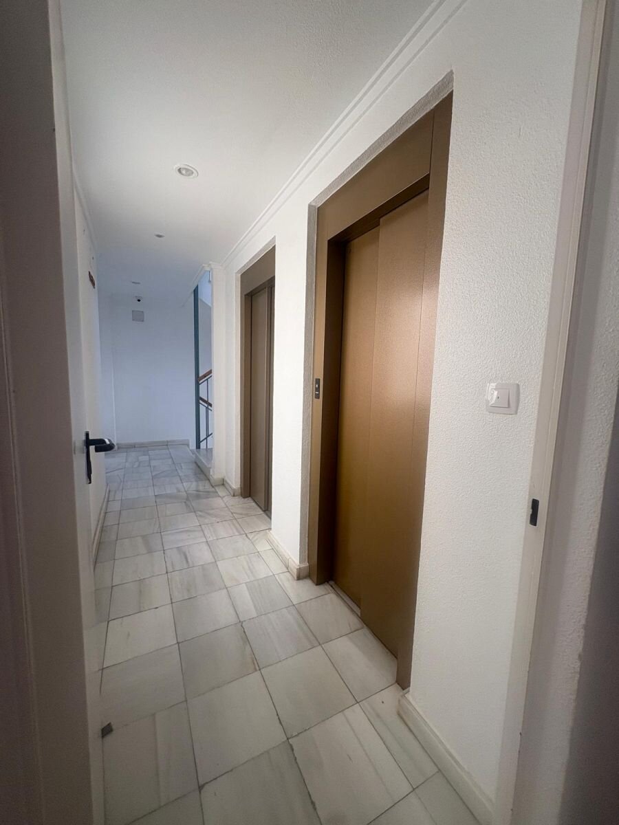 2-Bedroom Apartment in Paseo Maritimo, Torrevieja - Image 33