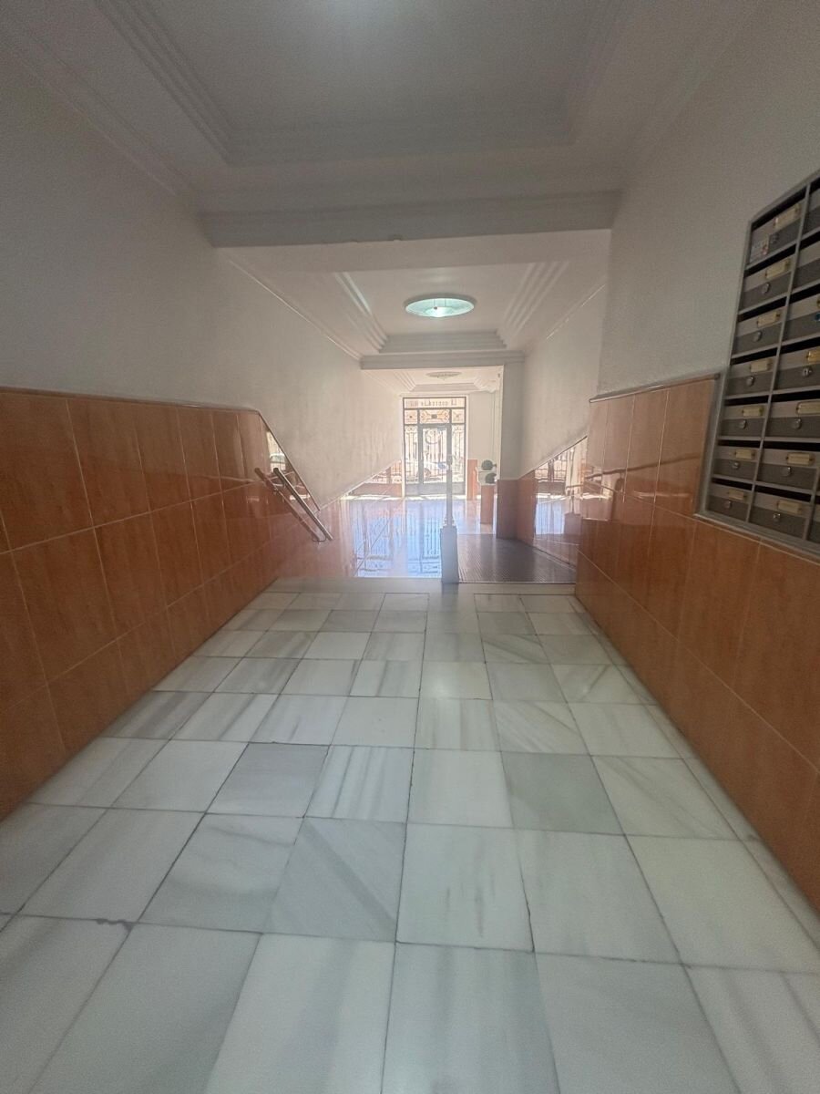 2-Bedroom Apartment in Paseo Maritimo, Torrevieja - Image 35