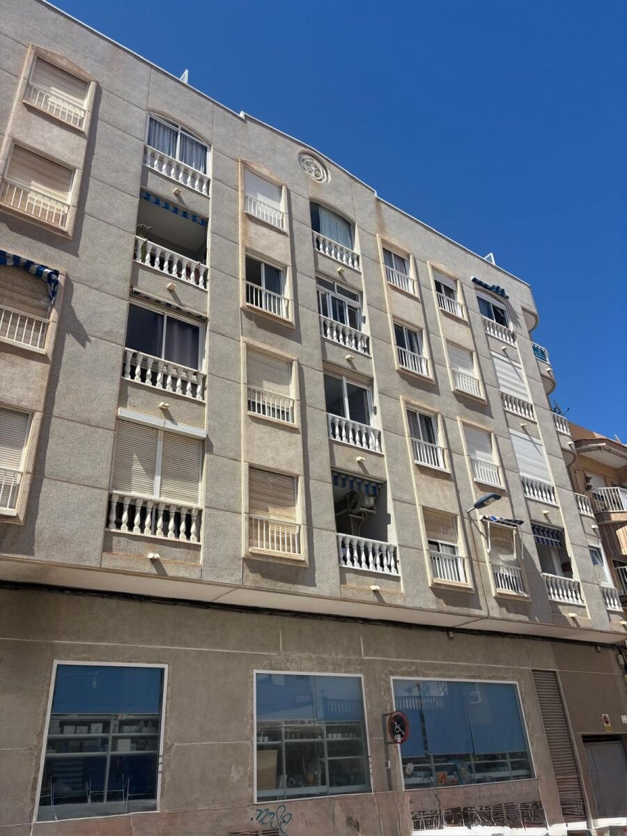 2-Bedroom Apartment in Paseo Maritimo, Torrevieja - Image 37