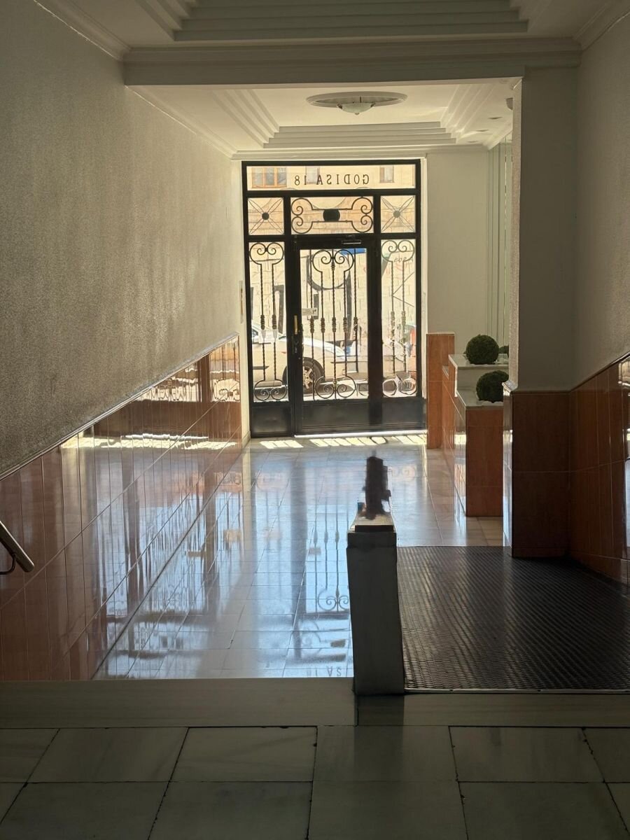 2-Bedroom Apartment in Paseo Maritimo, Torrevieja - Image 4