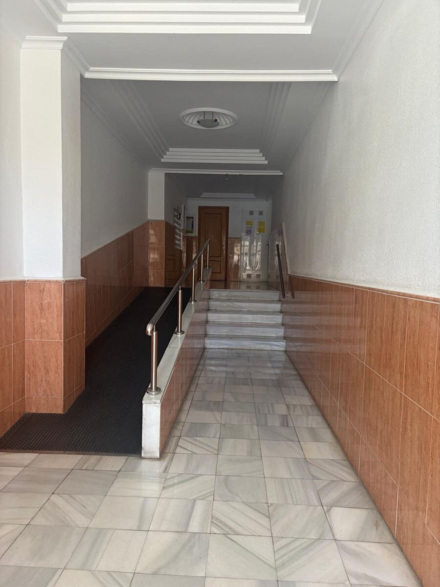 2-Bedroom Apartment in Paseo Maritimo, Torrevieja - Image 5