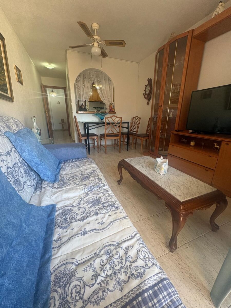 2-Bedroom Apartment in Paseo Maritimo, Torrevieja - Image 7
