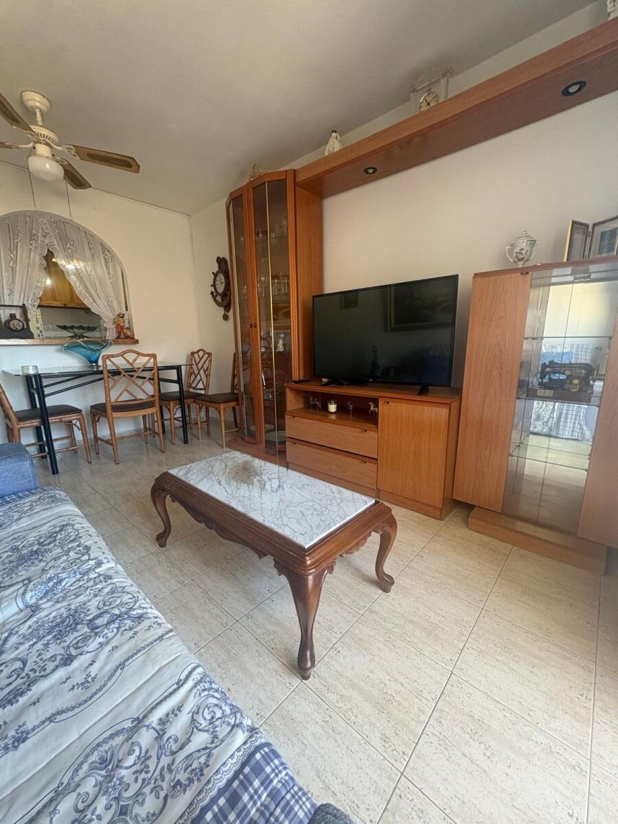 2-Bedroom Apartment in Paseo Maritimo, Torrevieja - Image 8