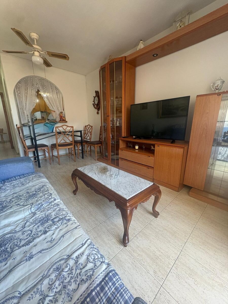 2-Bedroom Apartment in Paseo Maritimo, Torrevieja - Image 9