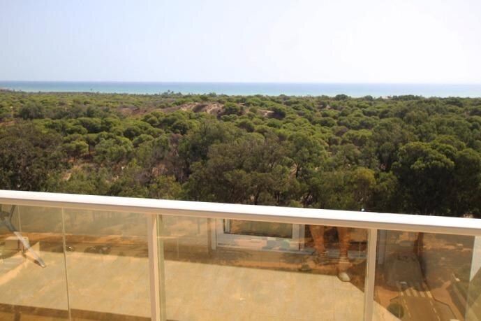 3-Bedroom Apartment in Avenida del Puerto, Guardamar del Segura - Image 1