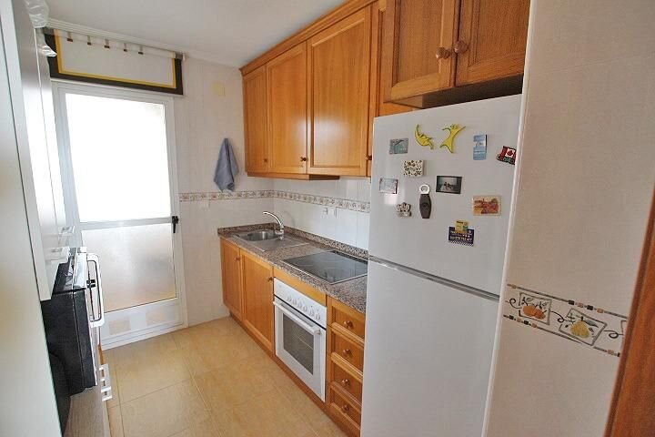 3-Bedroom Apartment in Avenida del Puerto, Guardamar del Segura - Image 12
