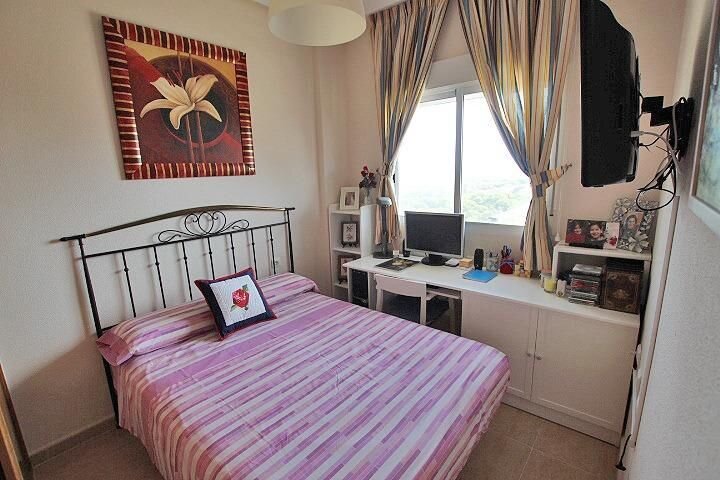 3-Bedroom Apartment in Avenida del Puerto, Guardamar del Segura - Image 14