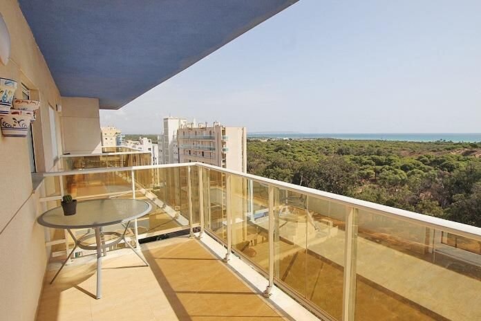 3-Bedroom Apartment in Avenida del Puerto, Guardamar del Segura - Image 2
