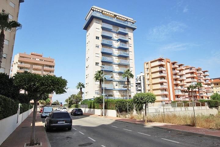 3-Bedroom Apartment in Avenida del Puerto, Guardamar del Segura - Image 29