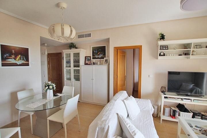 3-Bedroom Apartment in Avenida del Puerto, Guardamar del Segura - Image 4