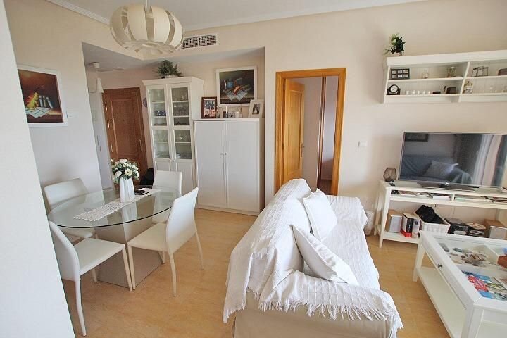 3-Bedroom Apartment in Avenida del Puerto, Guardamar del Segura - Image 6