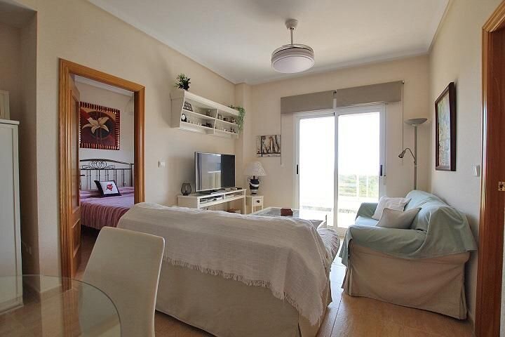 3-Bedroom Apartment in Avenida del Puerto, Guardamar del Segura - Image 8
