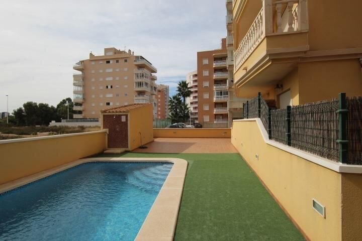 2-Bedroom Apartment in Puerto Deportivo, Guardamar del Segura - Image 1