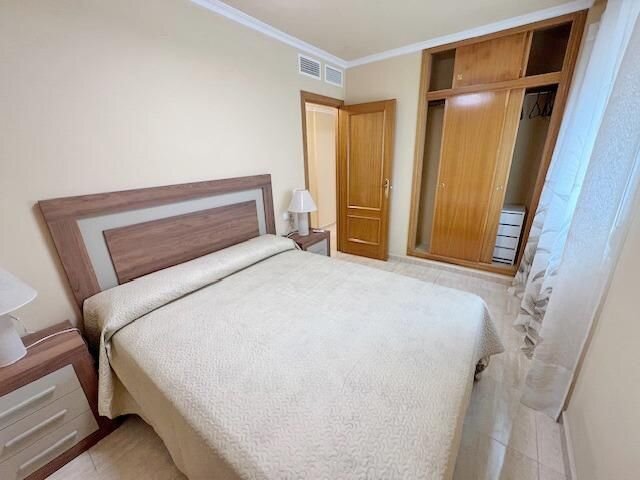 2-Bedroom Apartment in Puerto Deportivo, Guardamar del Segura - Image 10