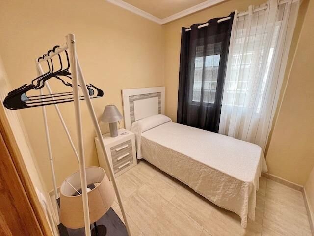 2-Bedroom Apartment in Puerto Deportivo, Guardamar del Segura - Image 12