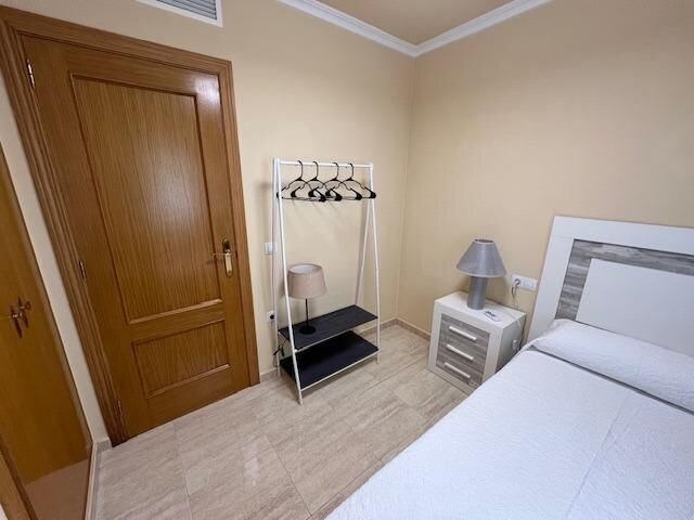 2-Bedroom Apartment in Puerto Deportivo, Guardamar del Segura - Image 13