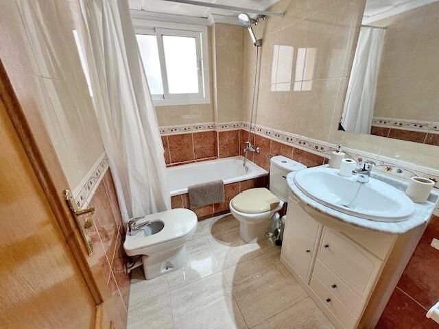 2-Bedroom Apartment in Puerto Deportivo, Guardamar del Segura - Image 16