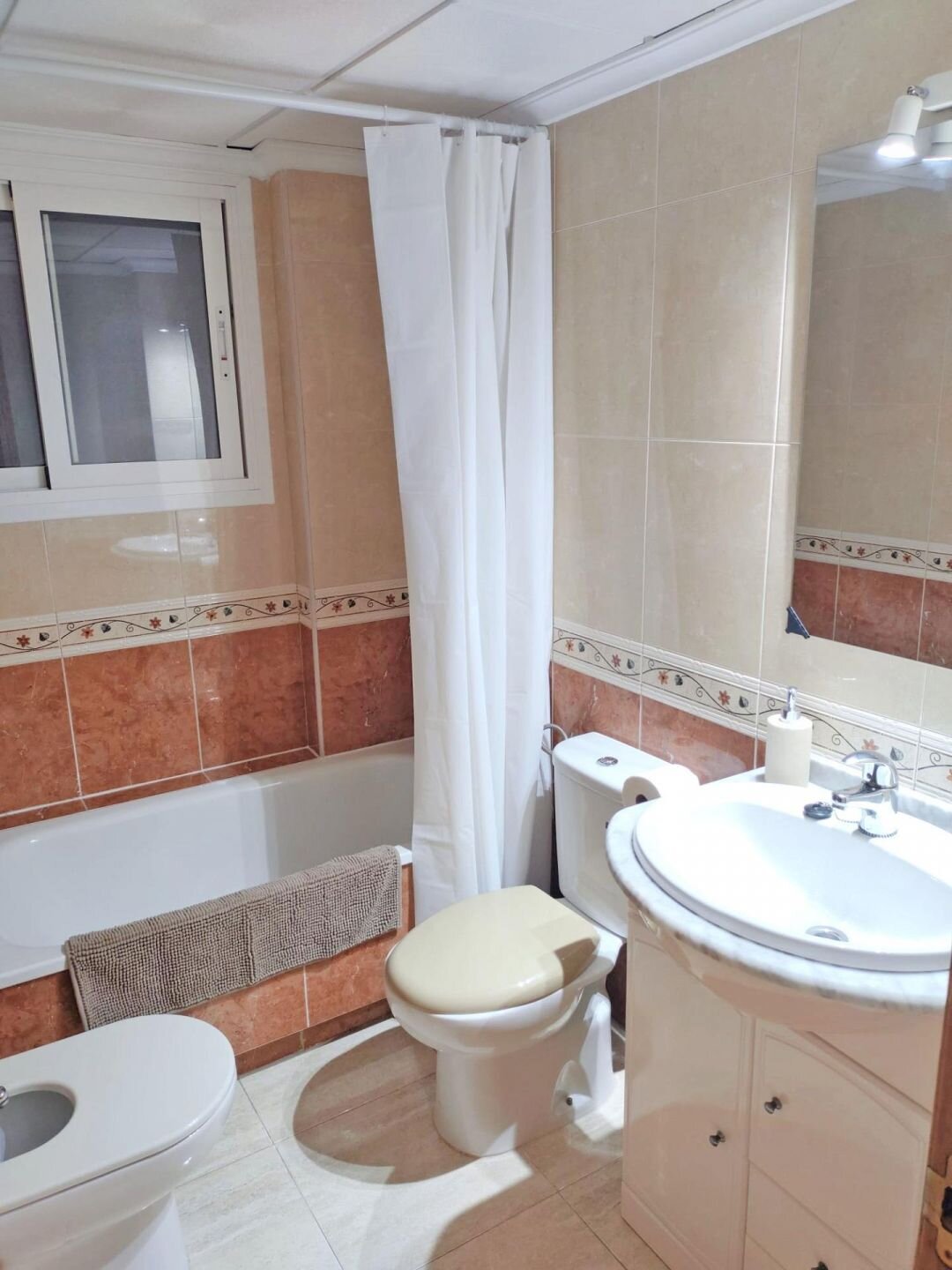 2-Bedroom Apartment in Puerto Deportivo, Guardamar del Segura - Image 17