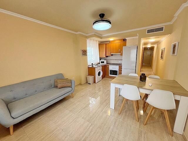 2-Bedroom Apartment in Puerto Deportivo, Guardamar del Segura - Image 3
