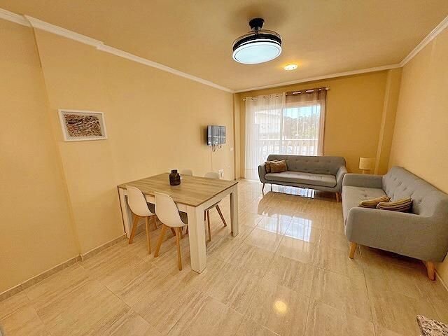 2-Bedroom Apartment in Puerto Deportivo, Guardamar del Segura - Image 4