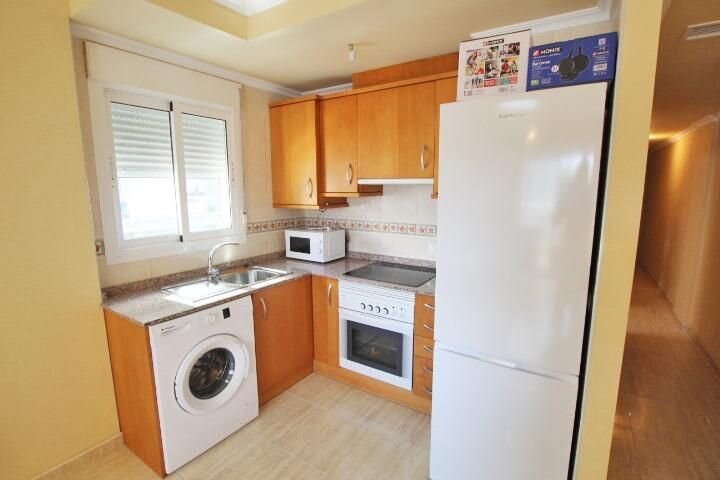 2-Bedroom Apartment in Puerto Deportivo, Guardamar del Segura - Image 9