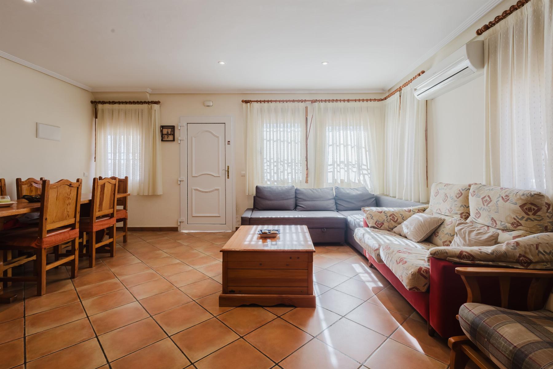 3-Bedroom Bungalow in Los Europeos, Torrevieja - Image 9