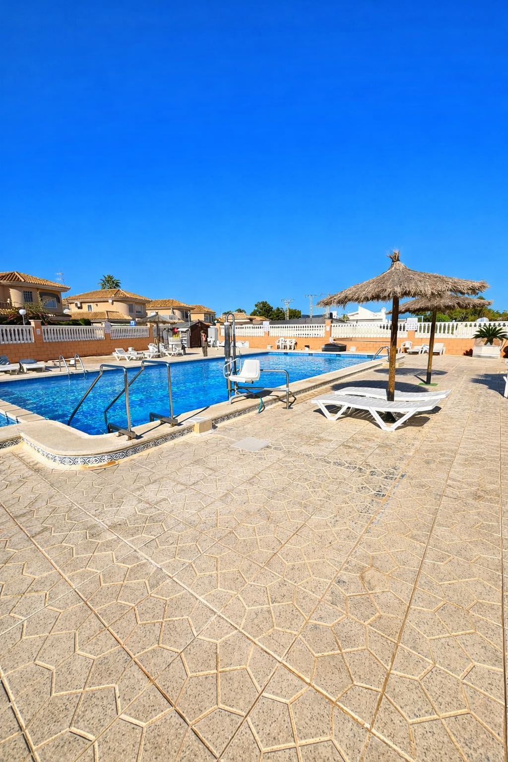 Bungalow de 2 Chambres à Los Balcones - Los Altos del Edén, Torrevieja - Image 1