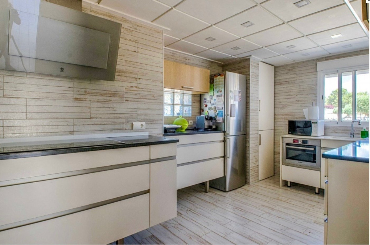 4-Bedroom Detached House in La Nucia | Sunny Casas - Cos... - Image 16