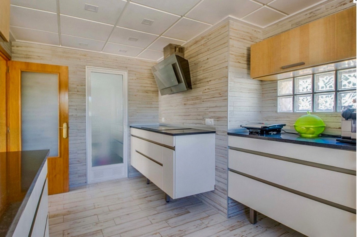 4-Bedroom Detached House in La Nucia | Sunny Casas - Cos... - Image 18