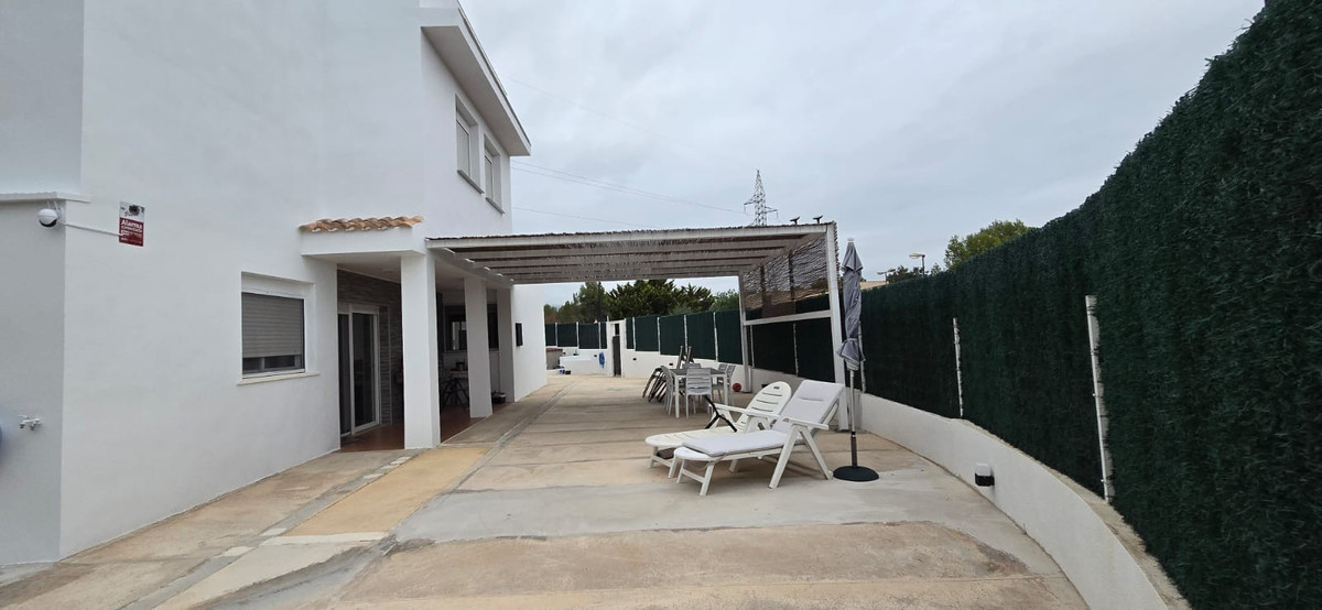 4-Bedroom Detached House in La Nucia | Sunny Casas - Cos... - Image 2