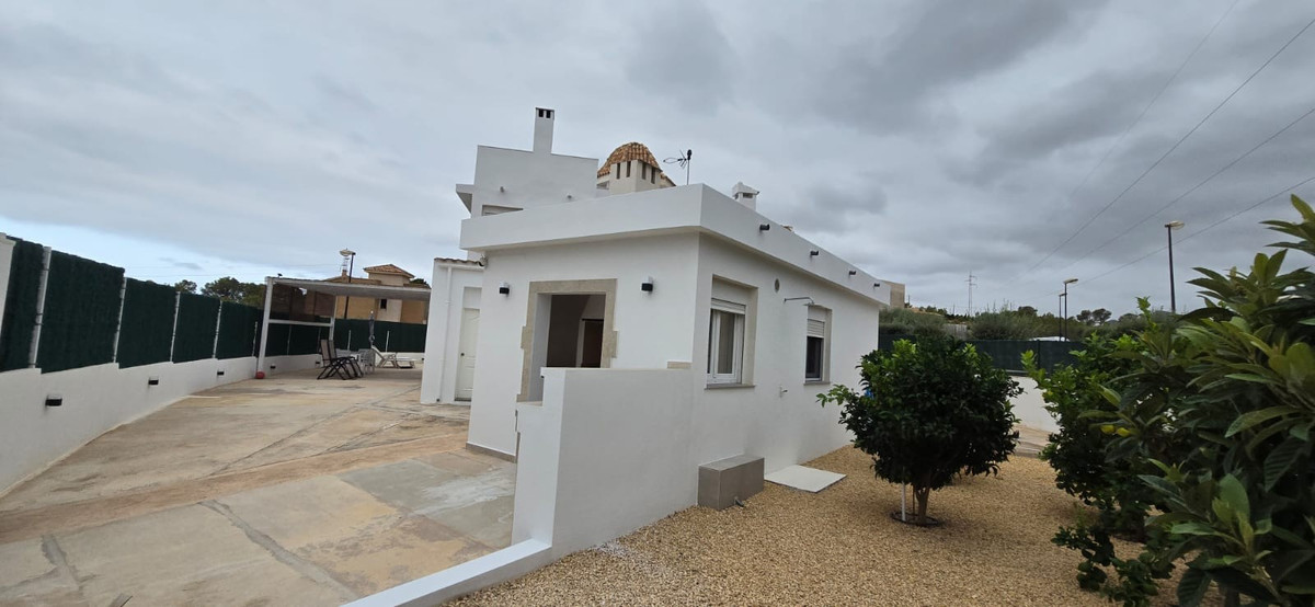 4-Bedroom Detached House in La Nucia | Sunny Casas - Cos... - Image 21