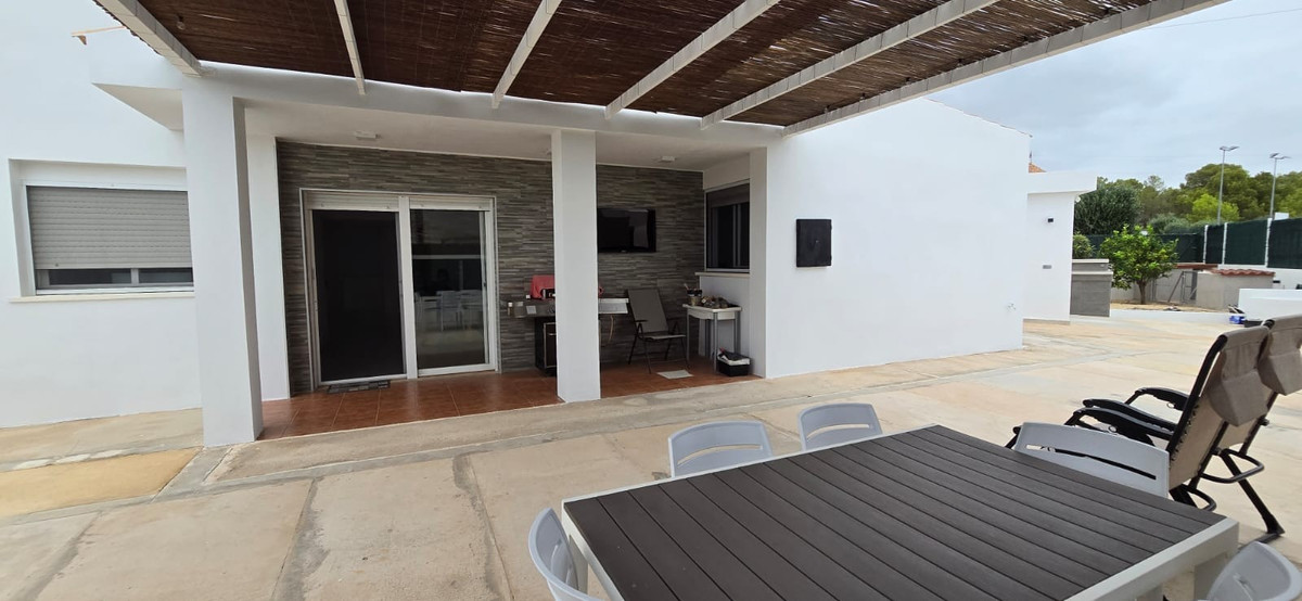 4-Bedroom Detached House in La Nucia | Sunny Casas - Cos... - Image 3