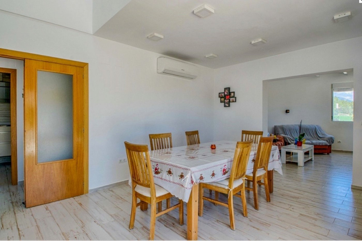 4-Bedroom Detached House in La Nucia | Sunny Casas - Cos... - Image 4