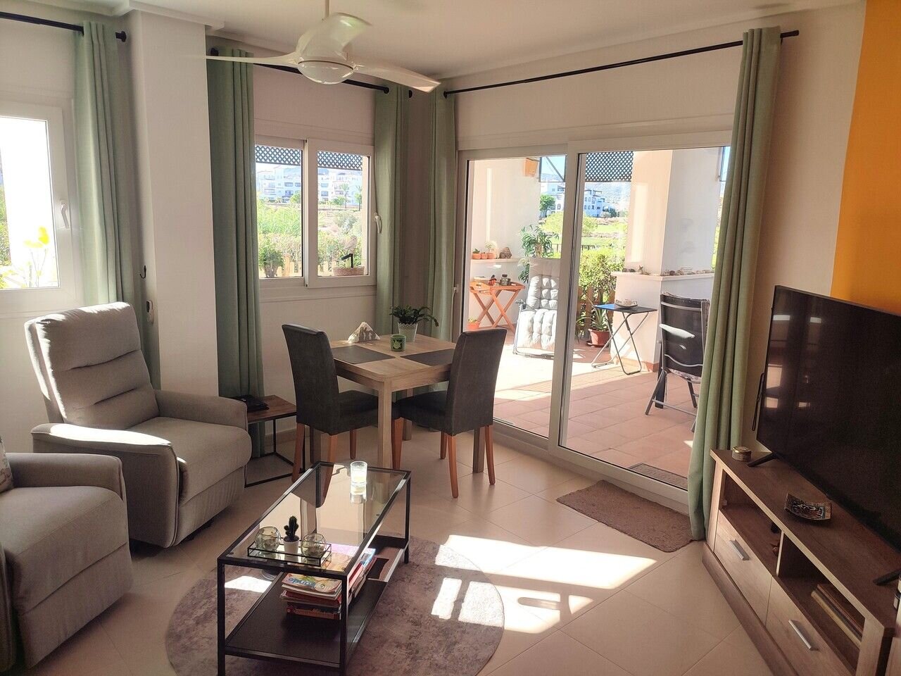 2-Bedroom Apartment in Sucina - Image 2