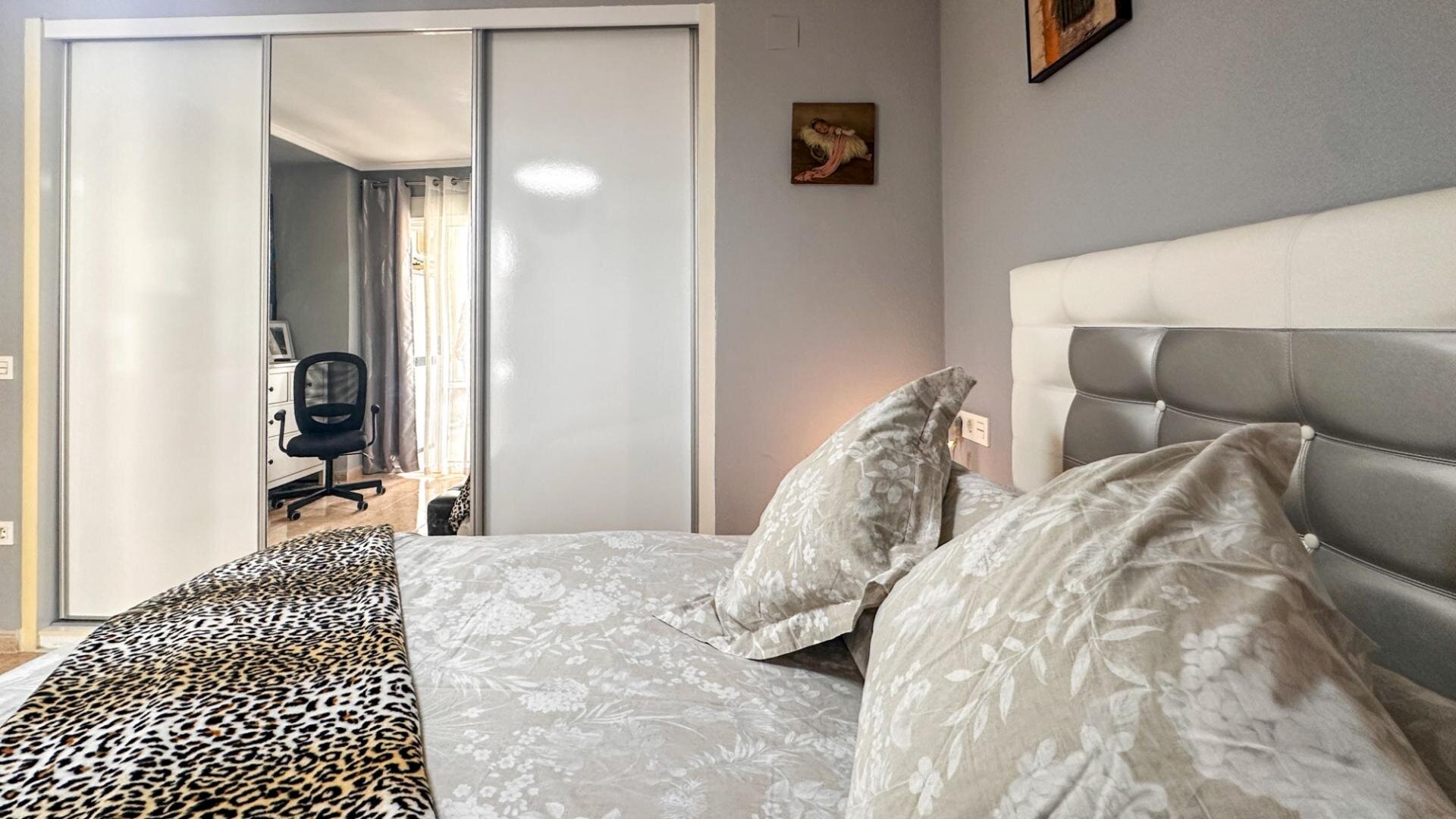 3-Bedroom Apartment in Centro, Torrevieja - Image 8