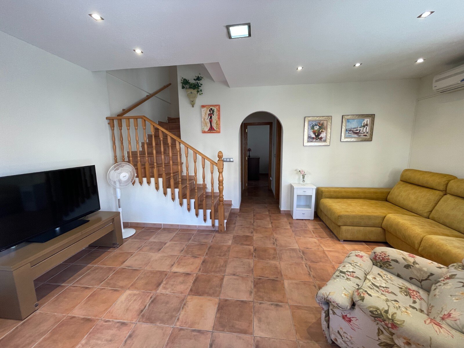 4-Bedroom House in Pilar de la Horadada - Image 10