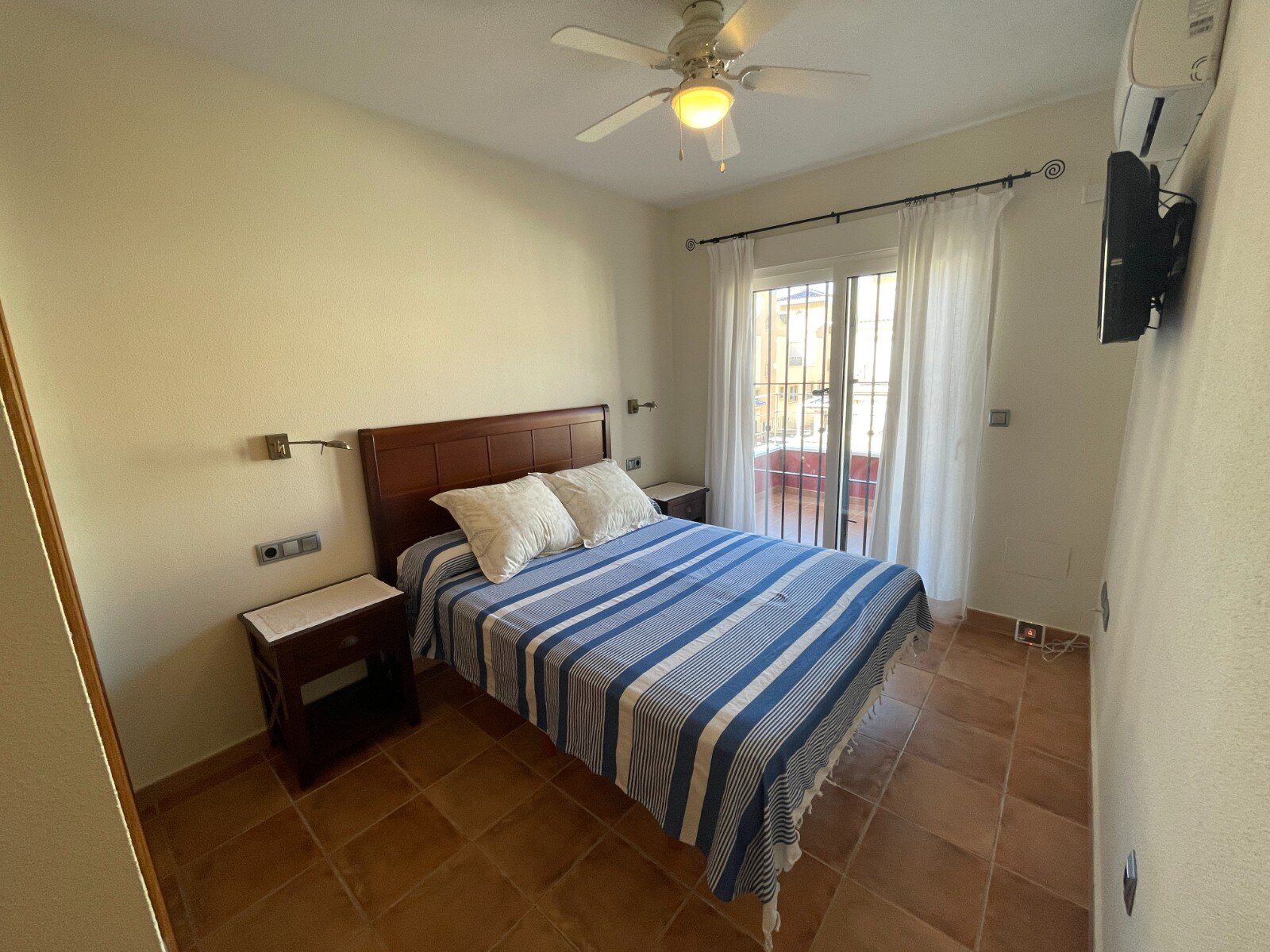 4-Bedroom House in Pilar de la Horadada - Image 19