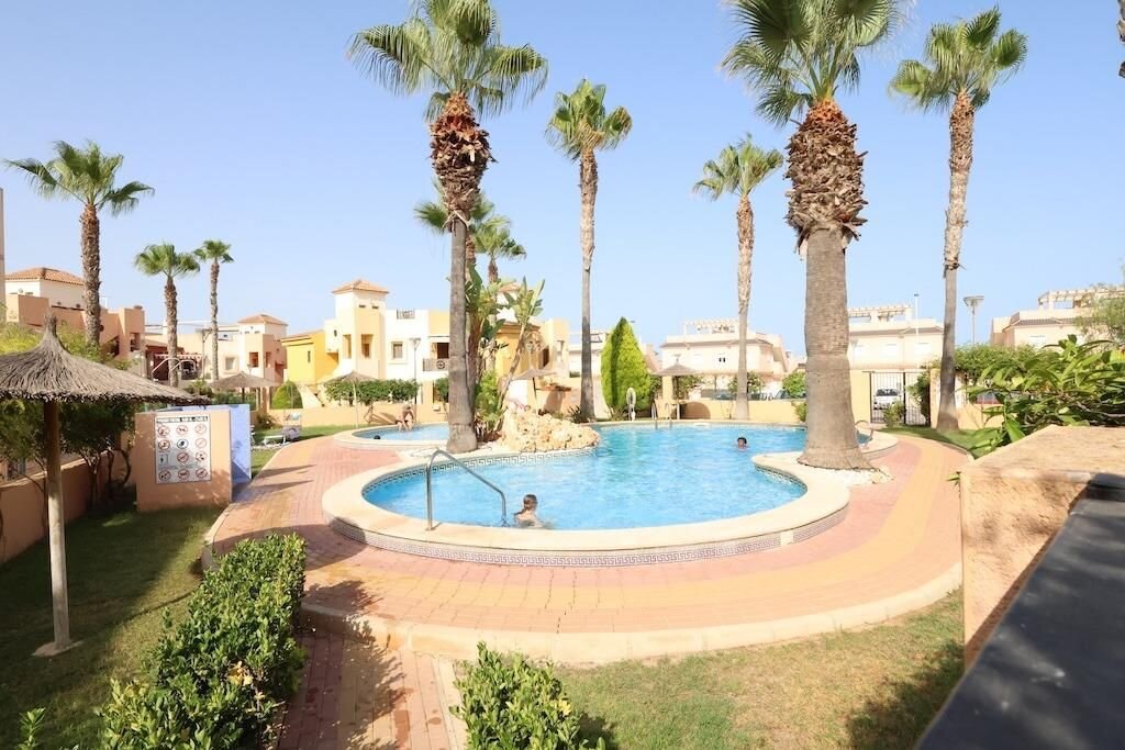 Bungalow met 2 Slaapkamers in Los Balcones - Los Altos del Edén, Torrevieja - Image 1