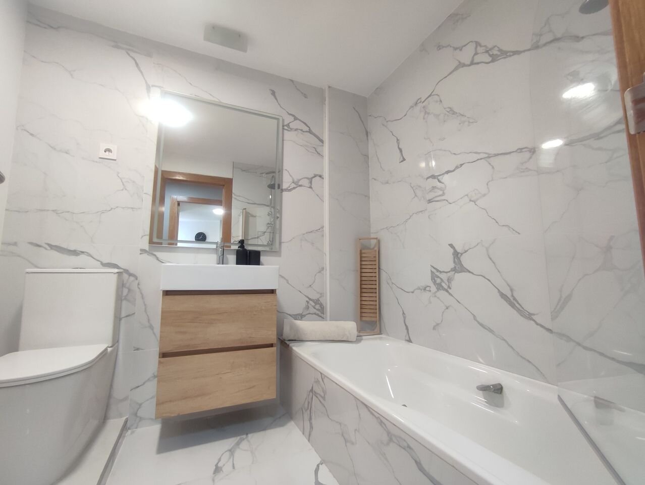 2-Bedroom Apartment in Sucina, Sucina - Image 3