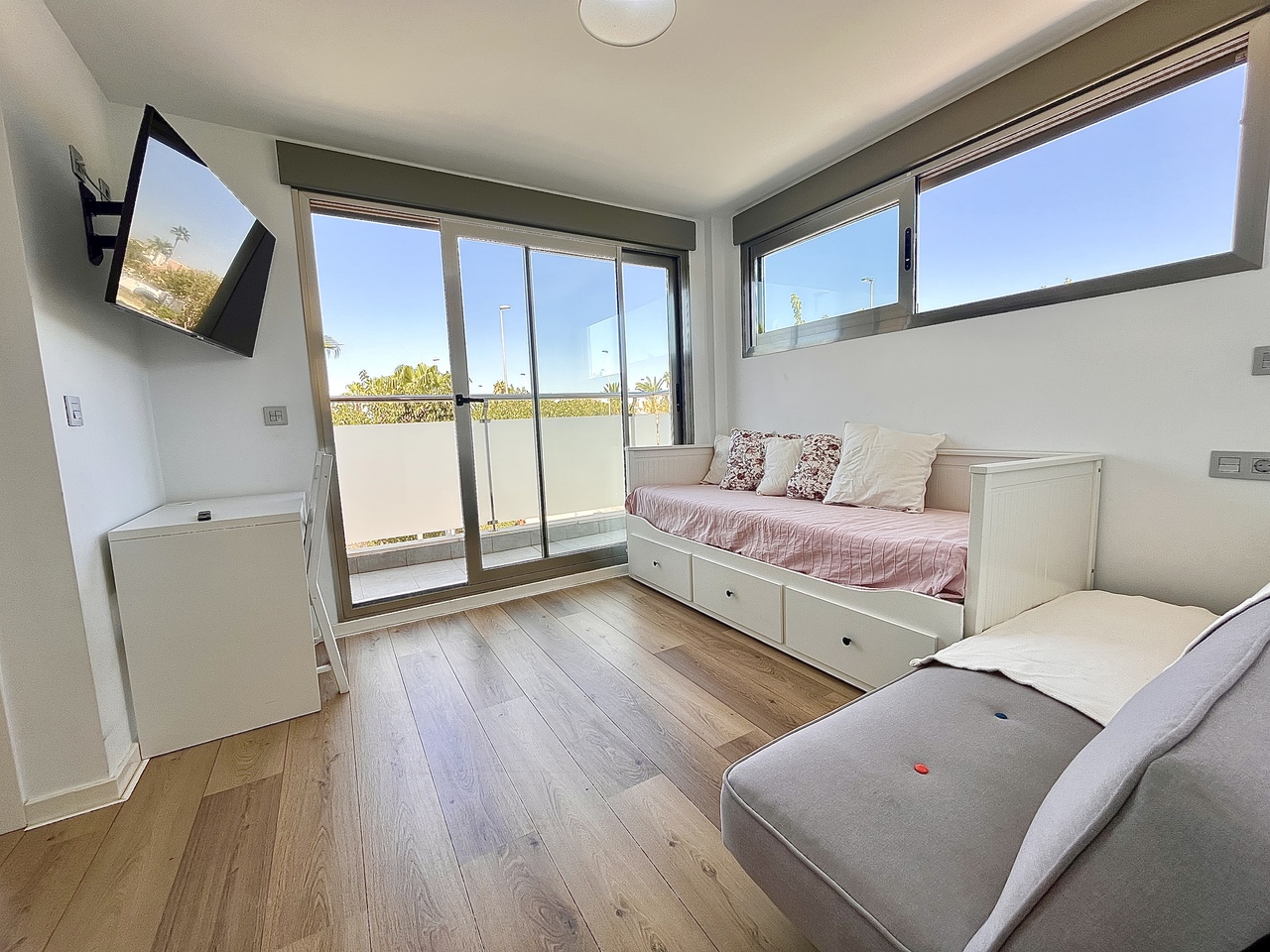 4-Bedroom Villa in Pilar de la Horadada - Image 17