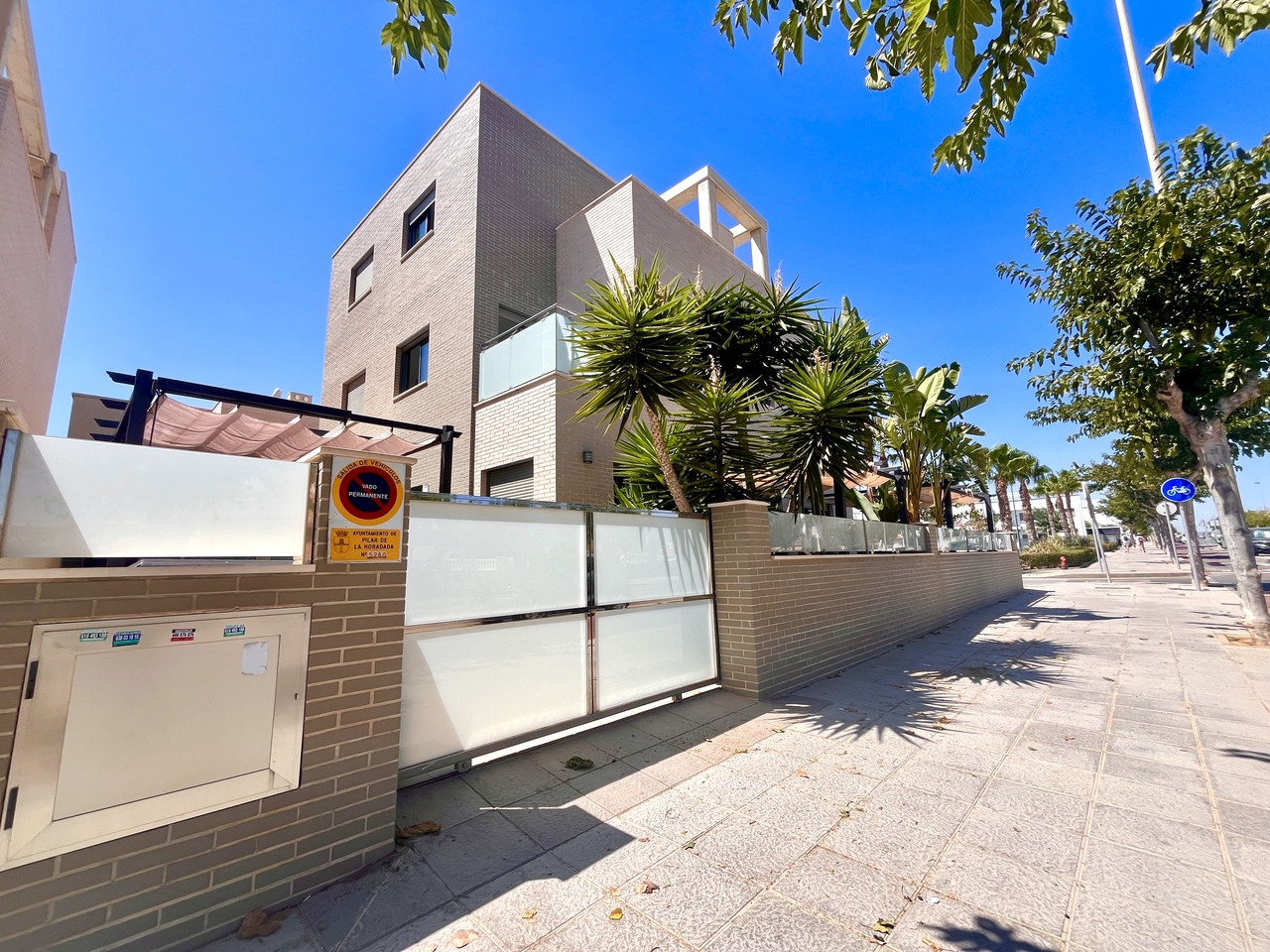 4-Bedroom Villa in Pilar de la Horadada - Image 33
